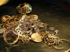 В Воронеже сожитель ушел от женщины, забрав с собой золотые украшения на 118 тысяч рублей