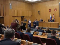 Новый спикер и новый сенатор: первая встреча «свежей» облдумы прошла в Воронеже