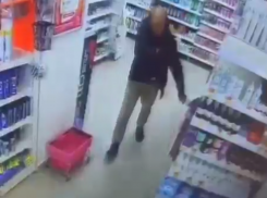 Преступление с душком попало на видео в воронежском магазине 