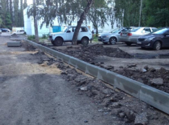 Власти Воронежа отбирают парковку у жителей многоэтажки в Северном 