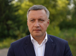 BMW жены губернатора Кобзева с номерами «ЕКХ» оказался в долгах из-за воронежских родственников