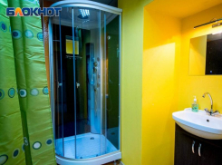 Не могла говорить от шока: душевая кабина изрезала жительницу Воронежской области в люкс-отеле  