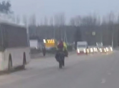 Отчаянный велосипедист попал на видео в Воронеже