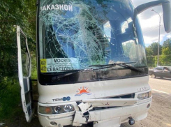 10-километровая пробка собралась из-за массового ДТП с рейсовым автобусом под Воронежем 