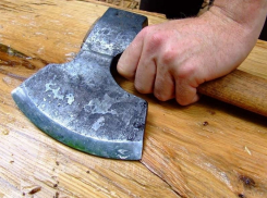 Под Воронежем мужчина перепутал «десятки» и изрубил топором не ту машину 