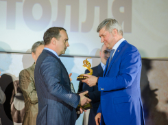 В Воронеже Гусев наградил победителей премии Столля-2018