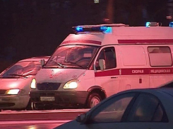 В Воронеже в селе Подгорное при столкновении автомобиля с деревом погиб 35-летний таксист