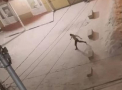 Полуголого спринтера сняли на видео в ночи в Воронеже