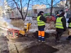 «Кошмар»: снежно-грязный ремонт дороги раскритиковали воронежцы 
