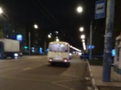 Пытавшегося оплатить проезд картой воронежца высадили из автобуса