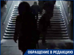 Воронежцы пожаловались на темноту и опасные ступеньки в сгоревшем переходе