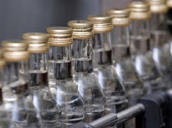 Более 2 тысяч бутылок опасного алкоголя нашли в Воронеже 