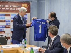 Опасный момент: воронежские чиновники годами забивали на футбол, но вдруг забивать начал «Факел» 