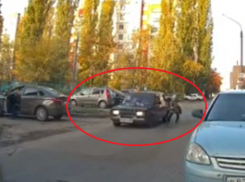Чудесный уворот школьника от ВАЗ сняли в Воронеже