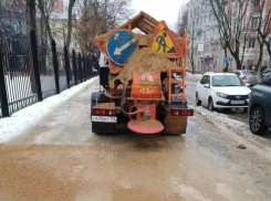  Сергей Петрин призвал воронежцев к предельной осторожности из-за мощной наледи