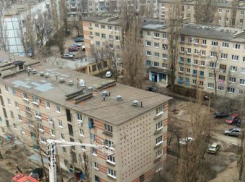 Во время крупного пожара из воронежской многоэтажки эвакуировали 12 человек