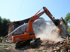 В Воронеже на Волгоградском кольце уничтожили двухэтажку