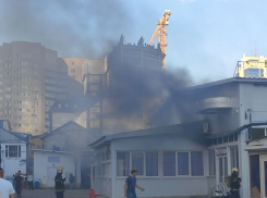 Кольцовский вещевой рынок загорелся в центре Воронежа