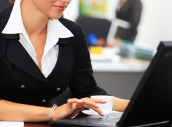 Воронежскую девушку ограбил мужчина, с которым она познакомилась в Интернете