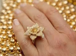 Жительница Воронежа сдала в ломбард золото подруги