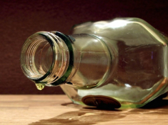 В Семилукском районе пожилая женщина продавала опасный алкоголь