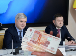 Губернатор Гусев вытворяет фокусы с бюджетом Воронежской области