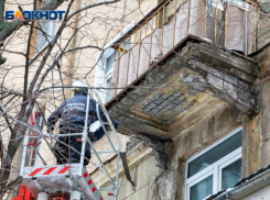 Дом с падающими балконами в Воронеже обезбалконят окончательно 