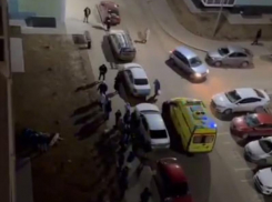 Очередная трагедия: девушка выпала с балкона многоэтажки в Воронеже