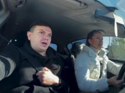 Спешка поставила воронежскую красавицу в неловкую ситуацию  