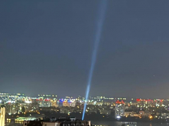 Непонятный столб света углядели в воронежском небе