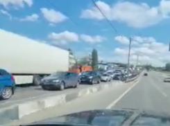 Воронежцы встали в гигантскую пробку на окружной