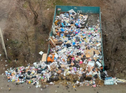 Воронежское позорище вывалилось на проезжую часть и продолжает захватывать город