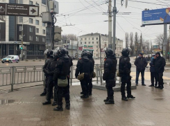 Силовики перекрывают центр Воронежа из-за предстоящей акции в поддержку Навального