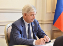 Александр Гусев от имени воронежцев выразил соболезнования родным погибших в крушении Ан-24