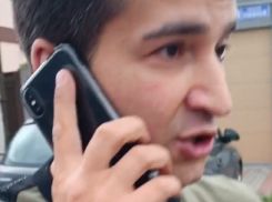 «Часики за сколько у тебя?»: конфликт между сотрудником управы и жителями Воронежа попал на видео 