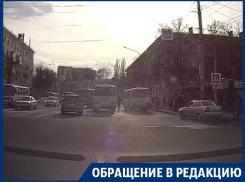 Маршрутчик показал тотальное преимущество над водителями в Воронеже