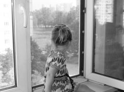 В Воронеже ребенок выжил после падения с 8 этажа