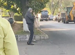 Зажигательный танец на остановке сняли на видео в Воронеже