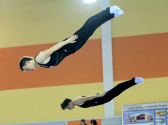 Сильнейший воронежский акробат выиграл этап Кубка Мира по прыжкам на батуте