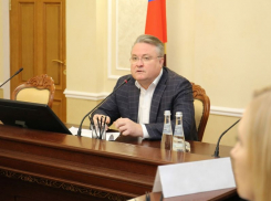 «Спасибо, мама!»: воронежцев с Днем матери поздравил мэр Вадим Кстенин