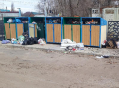 Жители Семилук взбунтовались против мусорной реформы и поругались со своей администрацией из-за необычных баков 