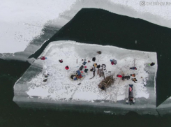 Вечеринку на дрейфующей льдине устроили жители Воронежа