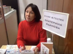 Книги с недетским содержанием раздают четвероклассникам в Воронеже