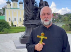 Болгарский священник, предававший анафеме Зеленского, попросил гражданство РФ в Воронеже