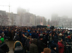 Очередь на прощании с воронежским летчиком достигла двух тысяч человек