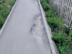 Тротуар в Воронежской области встал на дыбы