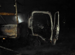 Ночью в Воронежской области полыхал грузовик