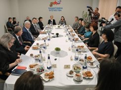 «Время героинь»: Александр Гусев поддержал проекты вдов и матерей участников СВО