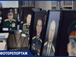 «Их взгляды, их судьбы»: в Воронеже прошло закрытие выставки, посвященной погибшим бойцам СВО