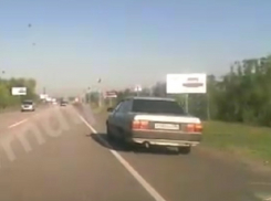 Обгон по обочине древней Audi на огромной скорости сняли под Воронежем